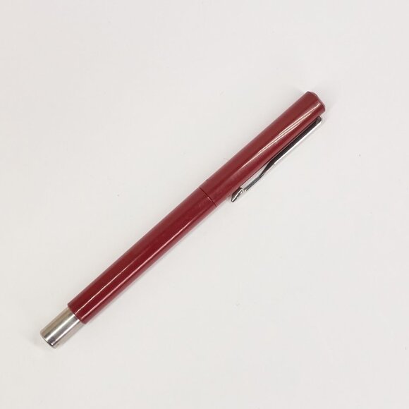 Parker Vector Fountain Pen / Red Barrel / Made in USA / Medium Nib - Picture 2 of 13